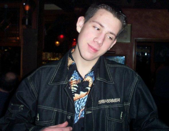 STEVEN
This tosser (Scotts best m8)  has no dress sense and has the brain activity of a slug